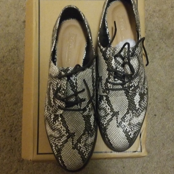 Shoes - Picture 2 of 2